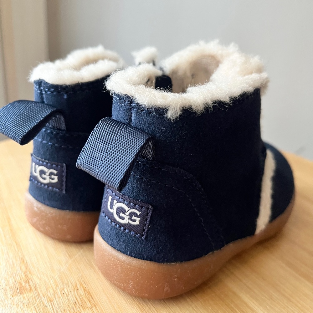 Like New UGG Shoes Toddler 6 Navy Genuine Shearling Suede Boots Kids Baby